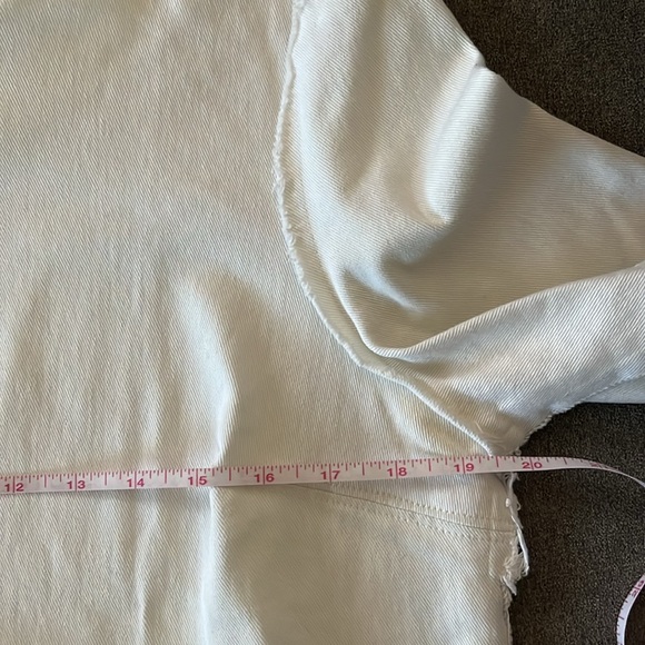 Harvey Faircloth White Distressed Top - Picture 6 of 13